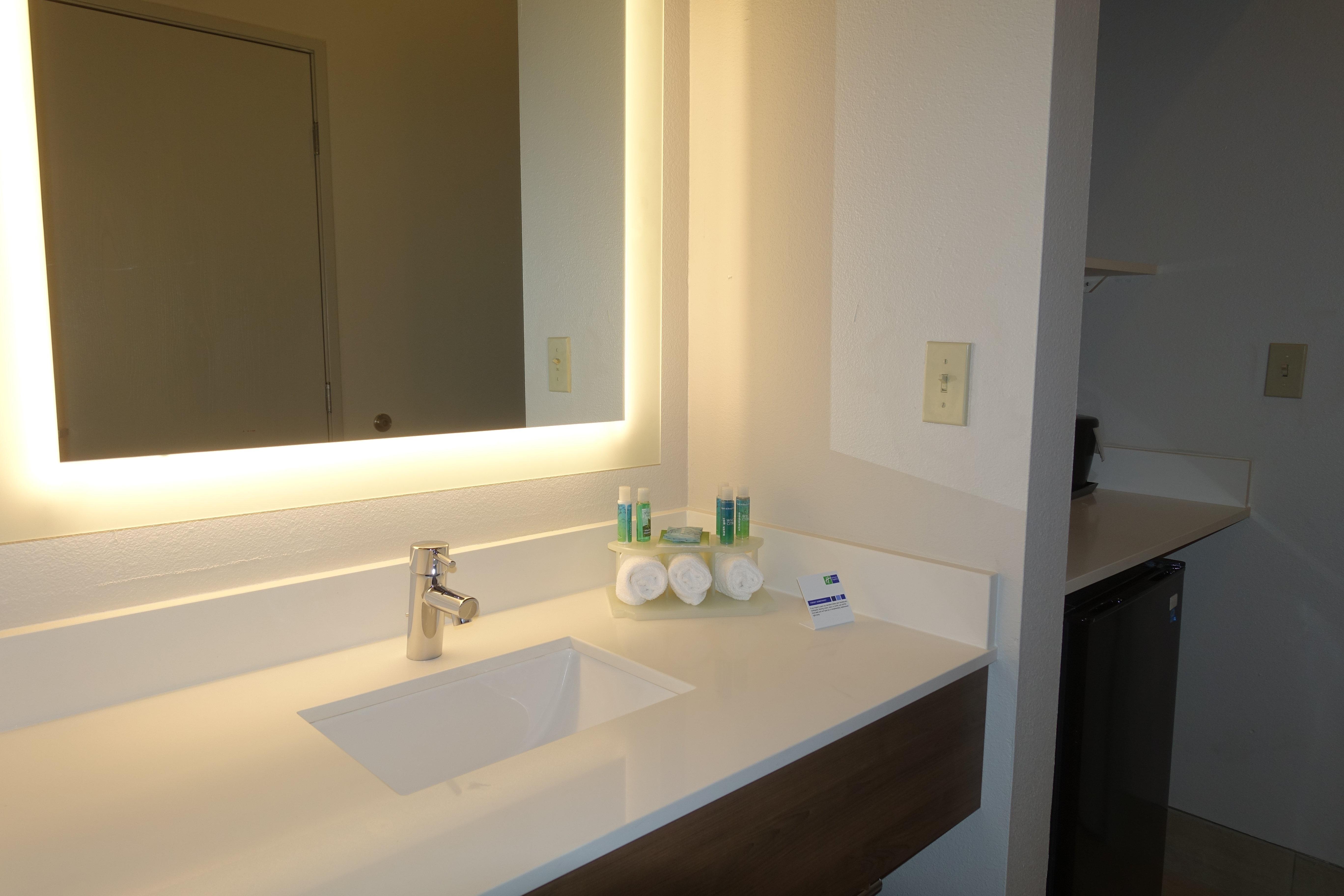Holiday Inn Express & Suites Brentwood Exteriör bild