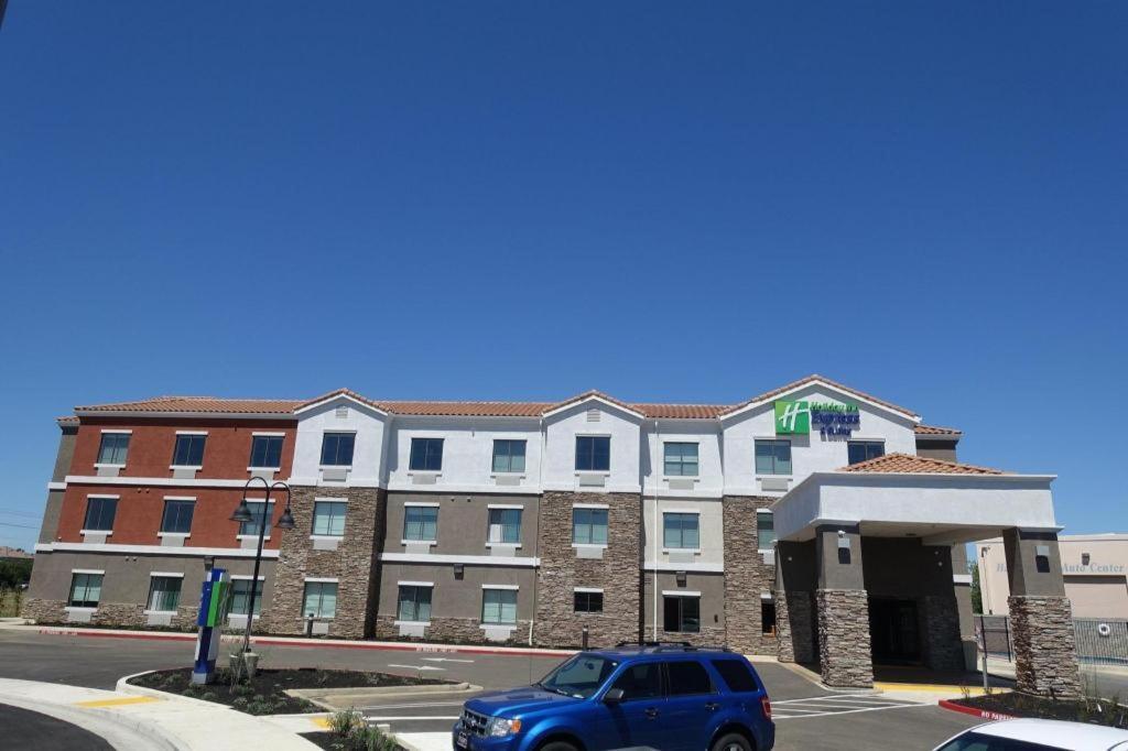 Holiday Inn Express & Suites Brentwood Exteriör bild