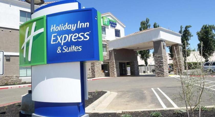 Holiday Inn Express & Suites Brentwood Exteriör bild
